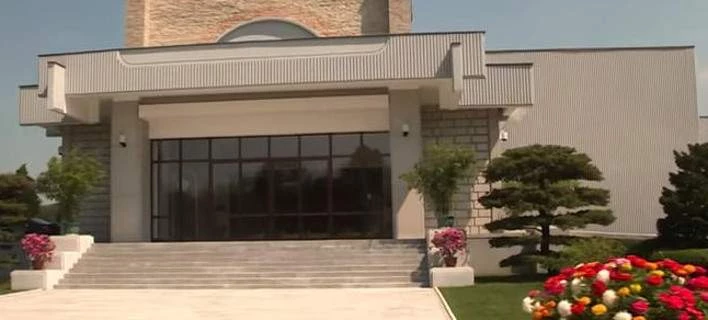 Στα άδυτα του παλατιού του Κιμ -Ρώσοι δημοσιογράφοι μπήκαν σ’ ένα από τα μέγαρα (βίντεο)